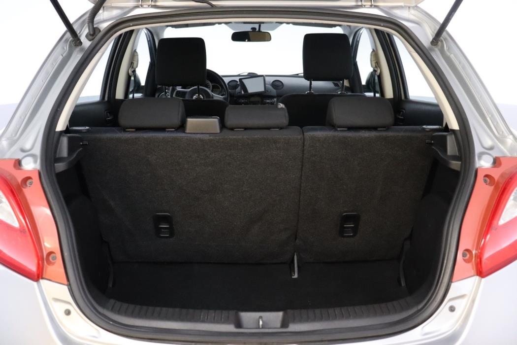 MAZDA 2 2012