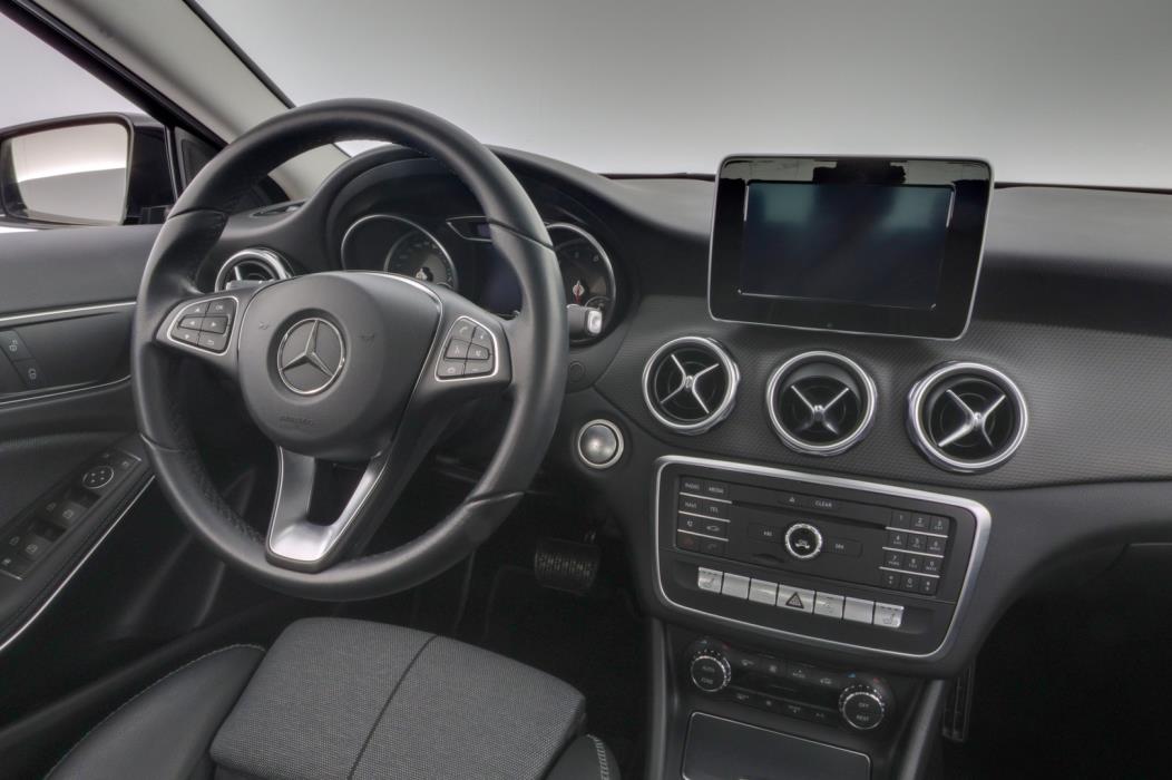 MERCEDES-BENZ GLA 2018