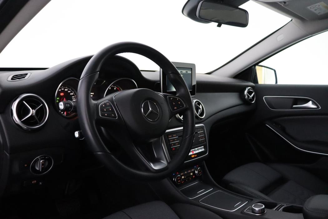 MERCEDES-BENZ GLA 2018