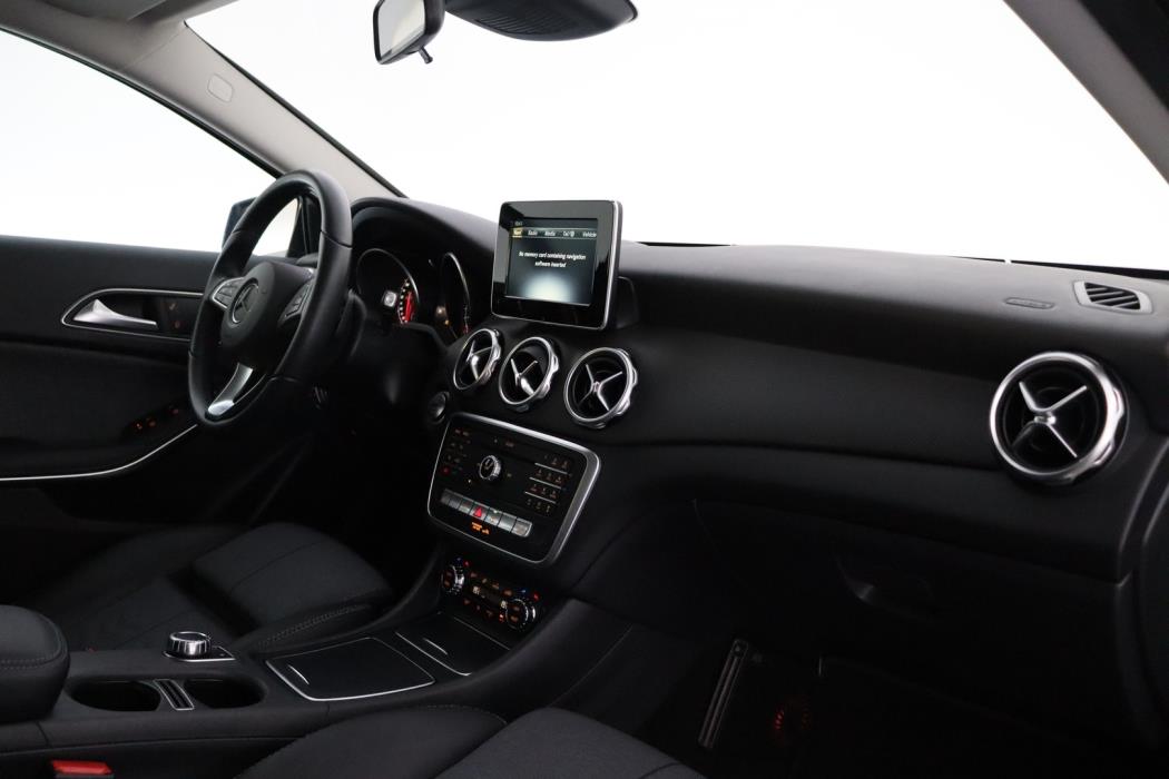 MERCEDES-BENZ GLA 2018