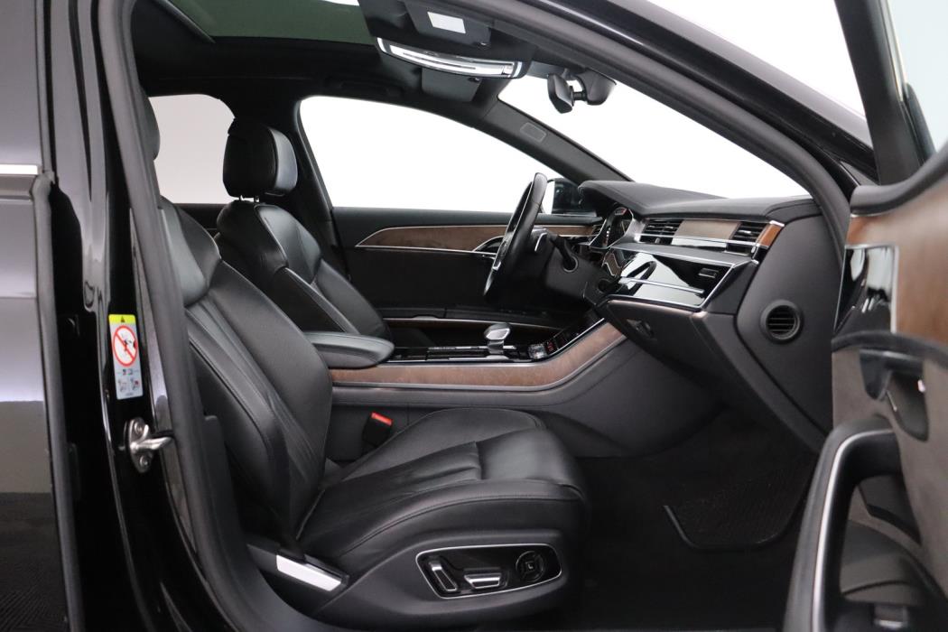 AUDI A8 2021