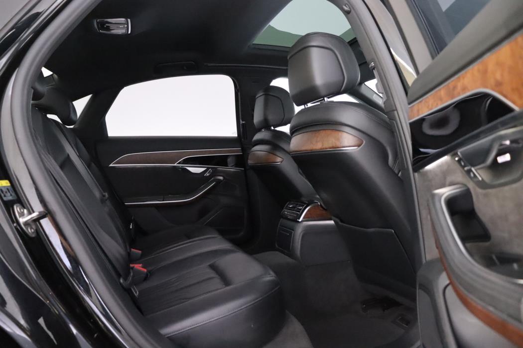AUDI A8 2021