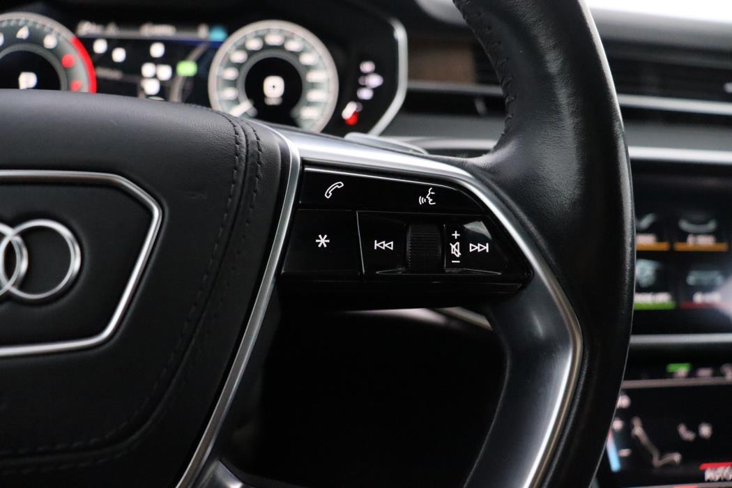 AUDI A8 2021