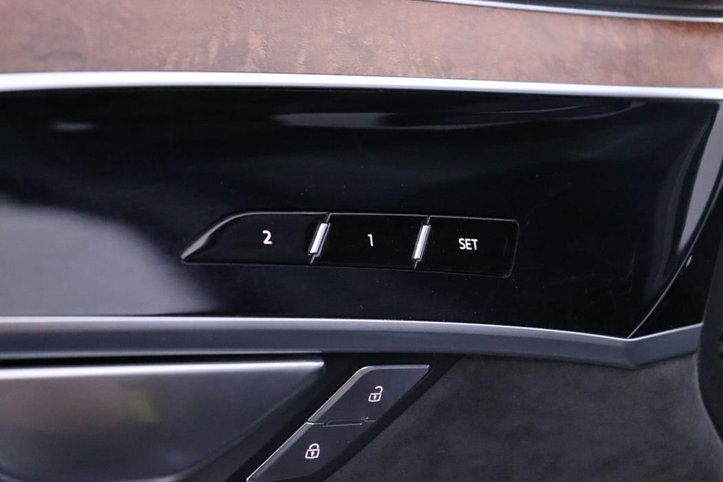AUDI A8 2021