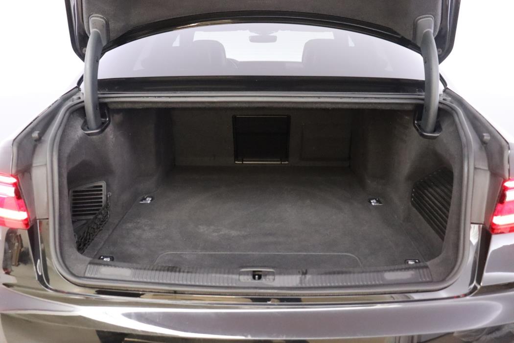 AUDI A8 2021