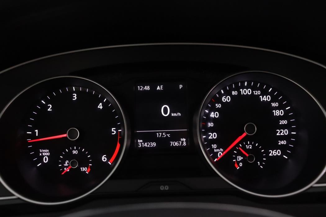 VOLKSWAGEN Passat 2016