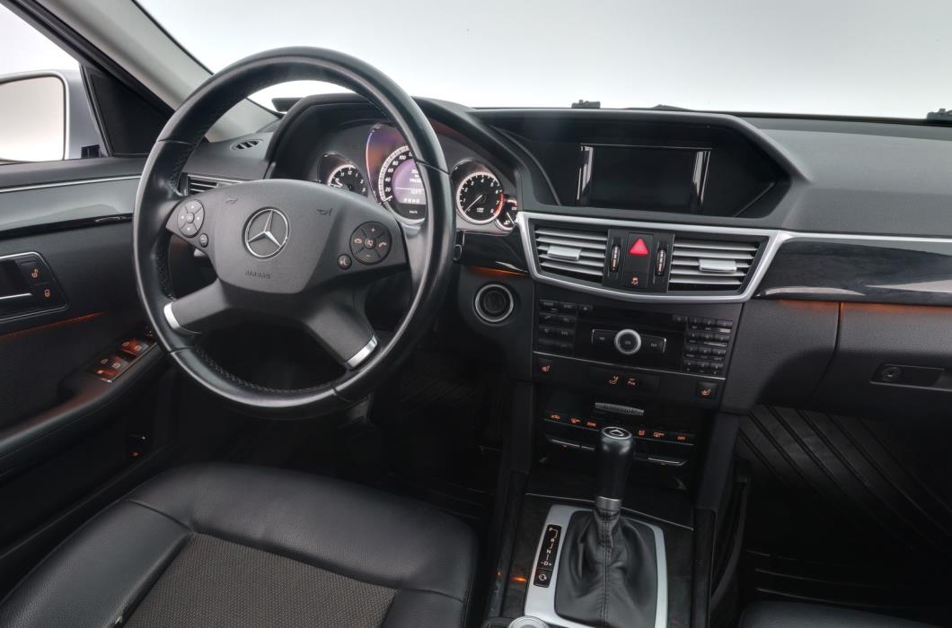 MERCEDES-BENZ E 2010