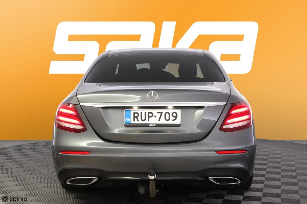 MERCEDES-BENZ E 2020