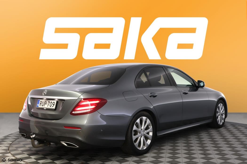 MERCEDES-BENZ E 2020