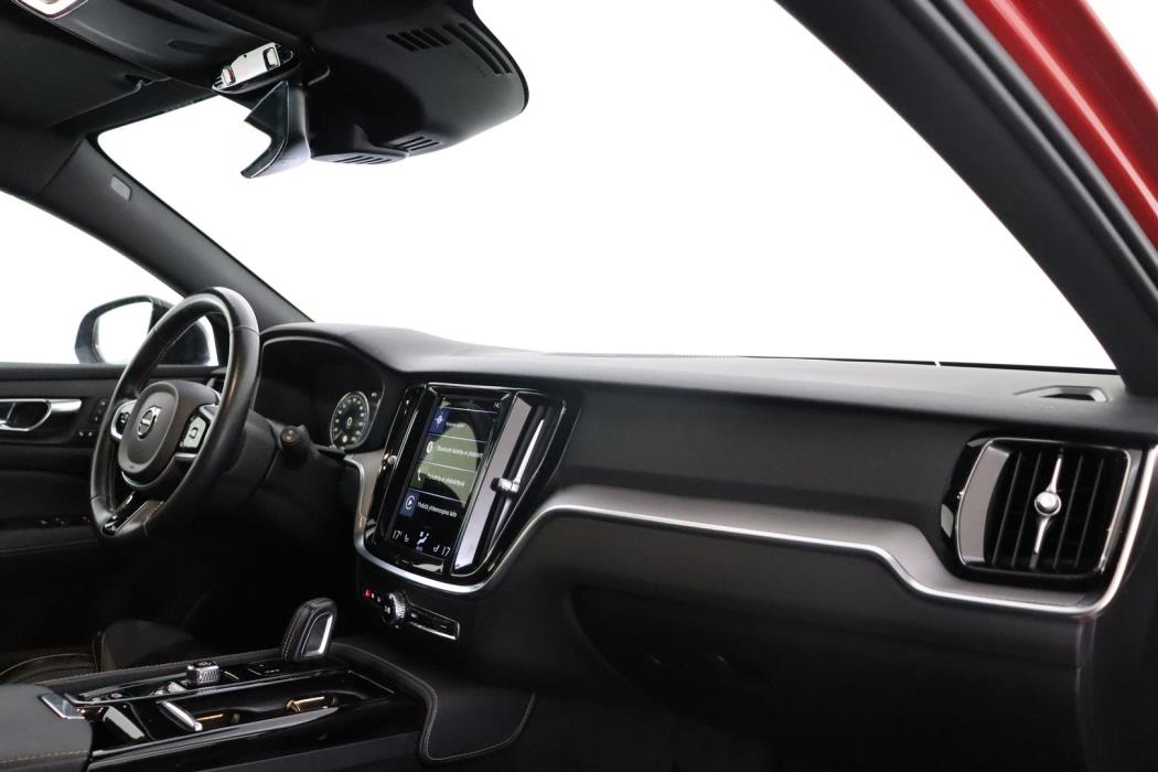 VOLVO V60 2021