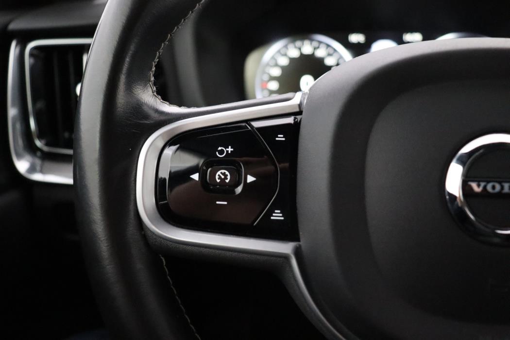 VOLVO V60 2021