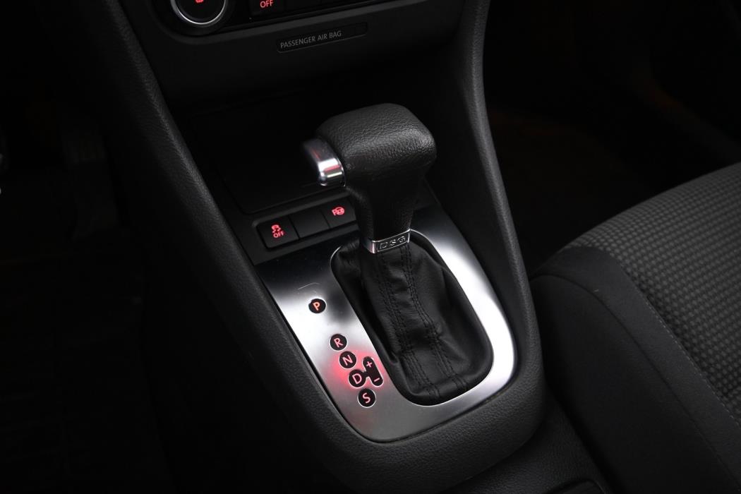 VOLKSWAGEN Golf 2011