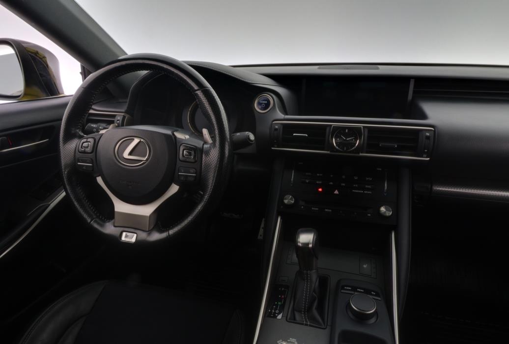 LEXUS IS 2017