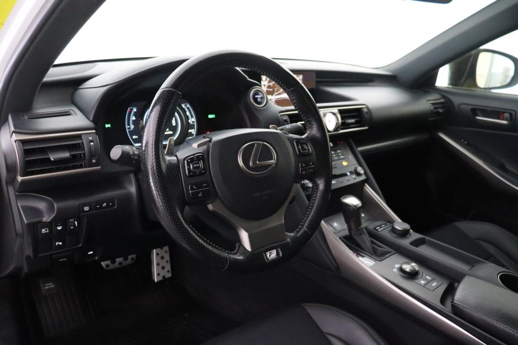 LEXUS IS 2017