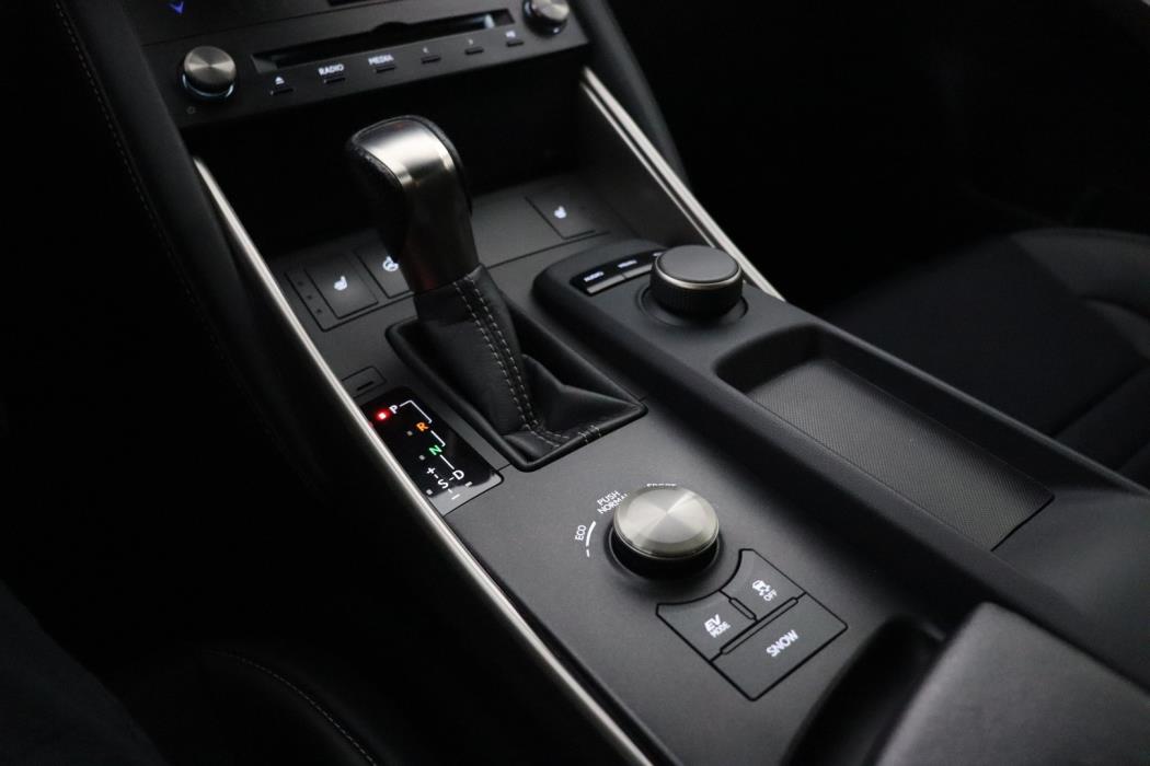 LEXUS IS 2017