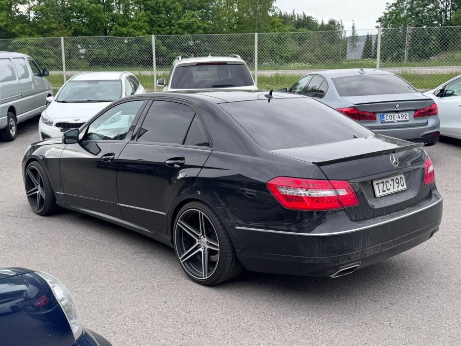MERCEDES-BENZ E 2010