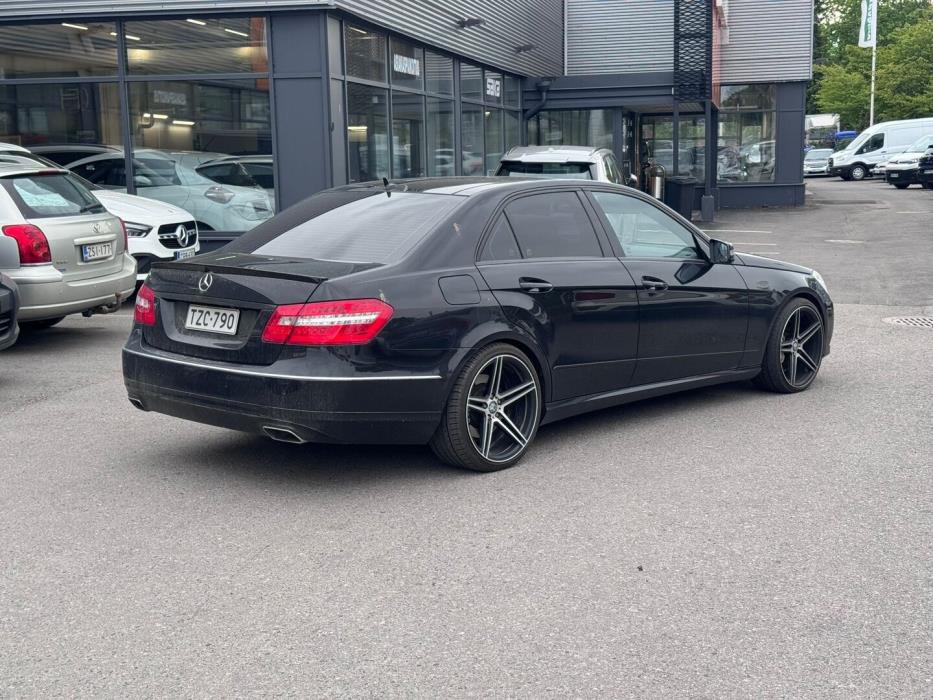 MERCEDES-BENZ E 2010