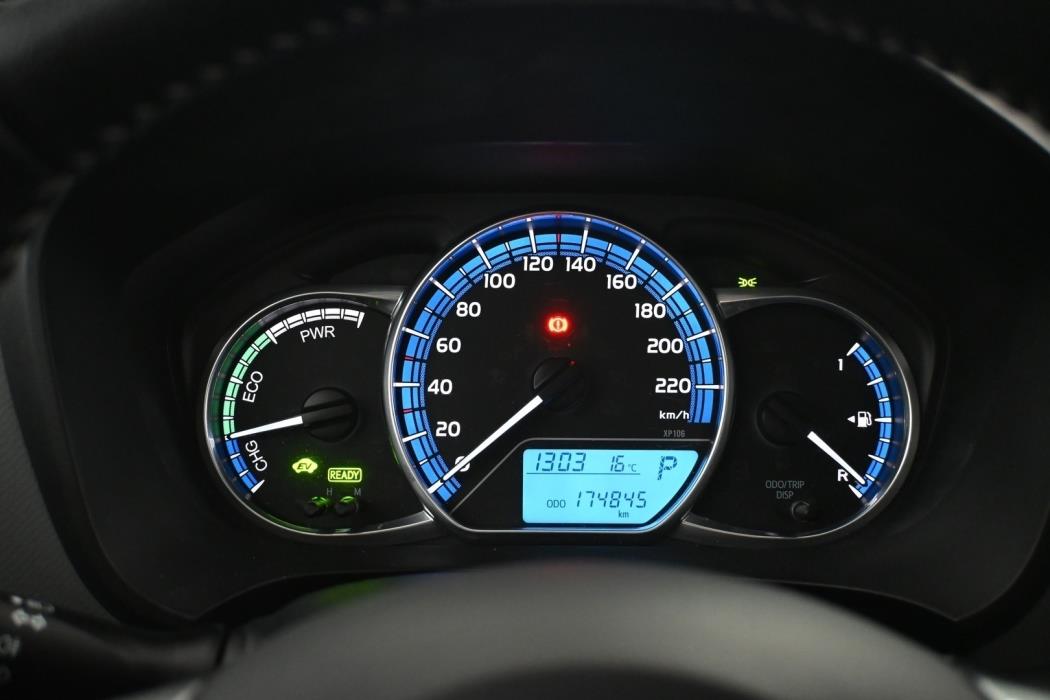 TOYOTA Yaris 2015