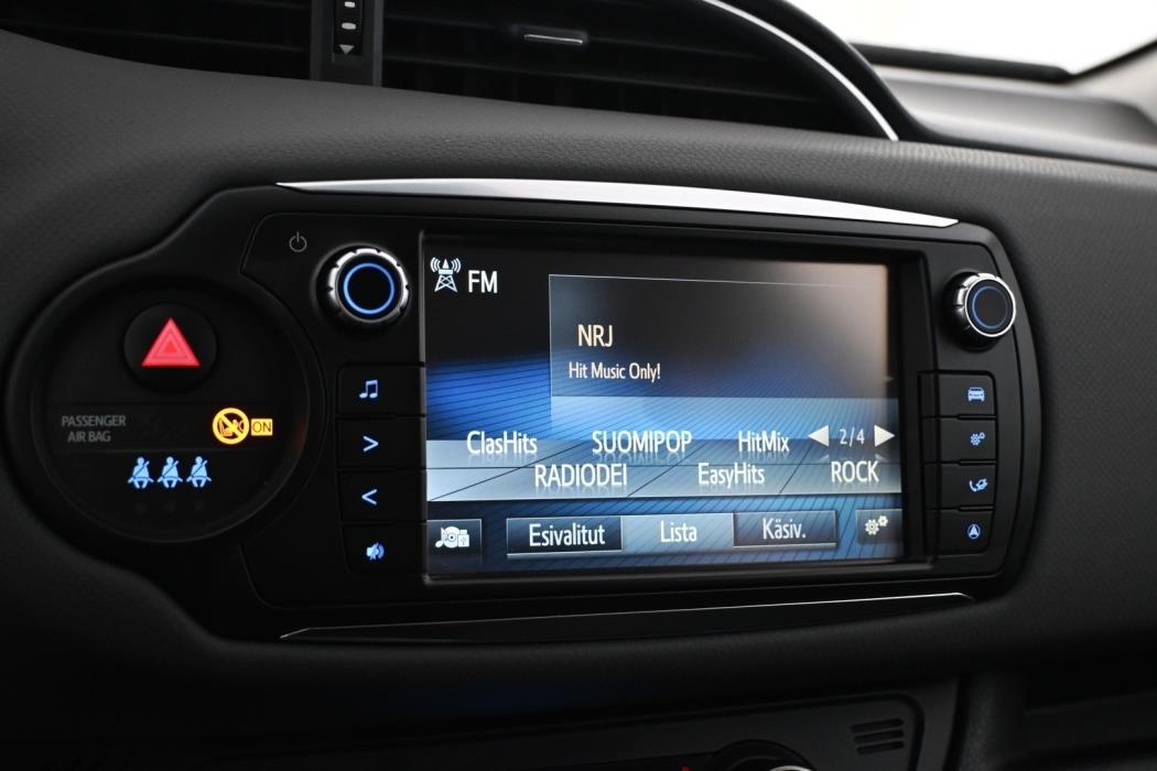 TOYOTA Yaris 2015