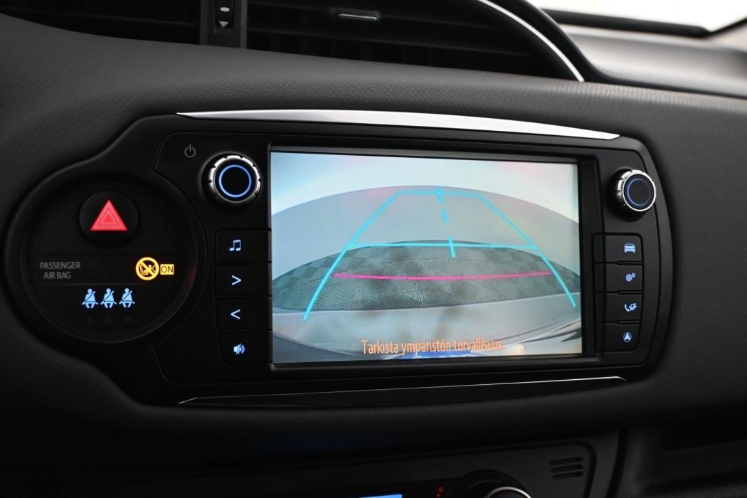 TOYOTA Yaris 2015