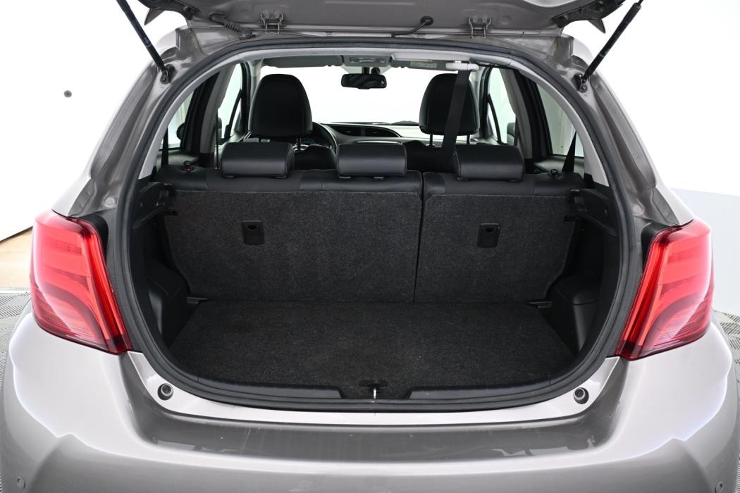 TOYOTA Yaris 2015