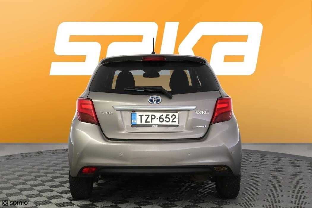 TOYOTA Yaris 2015