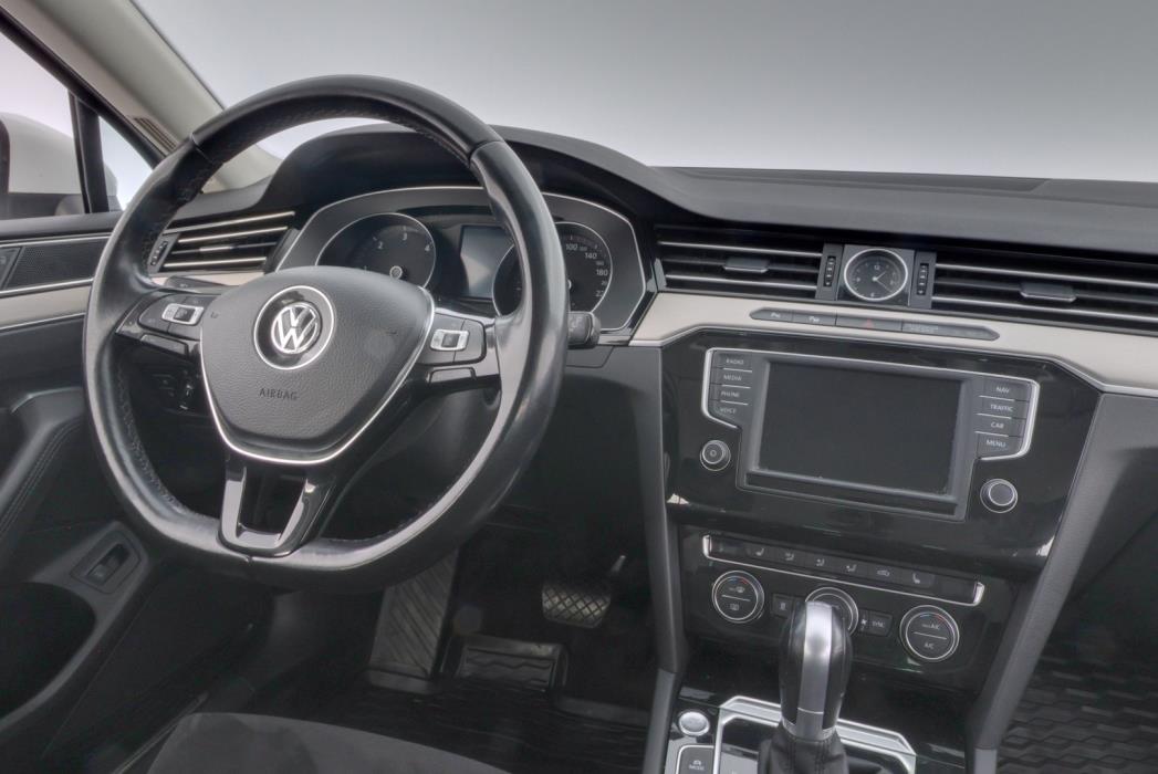 VOLKSWAGEN Passat 2017
