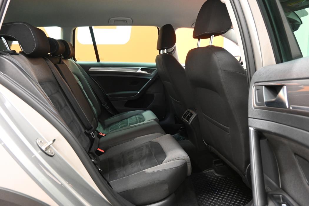 VOLKSWAGEN Golf 2018