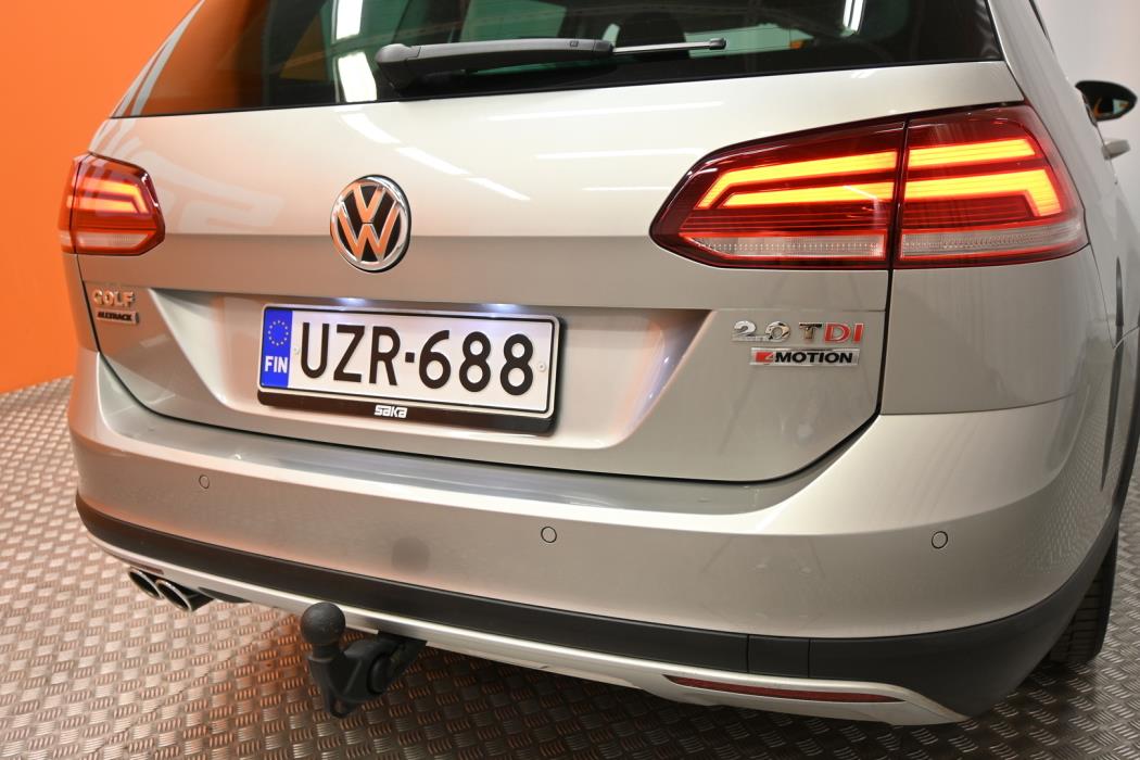 VOLKSWAGEN Golf 2018