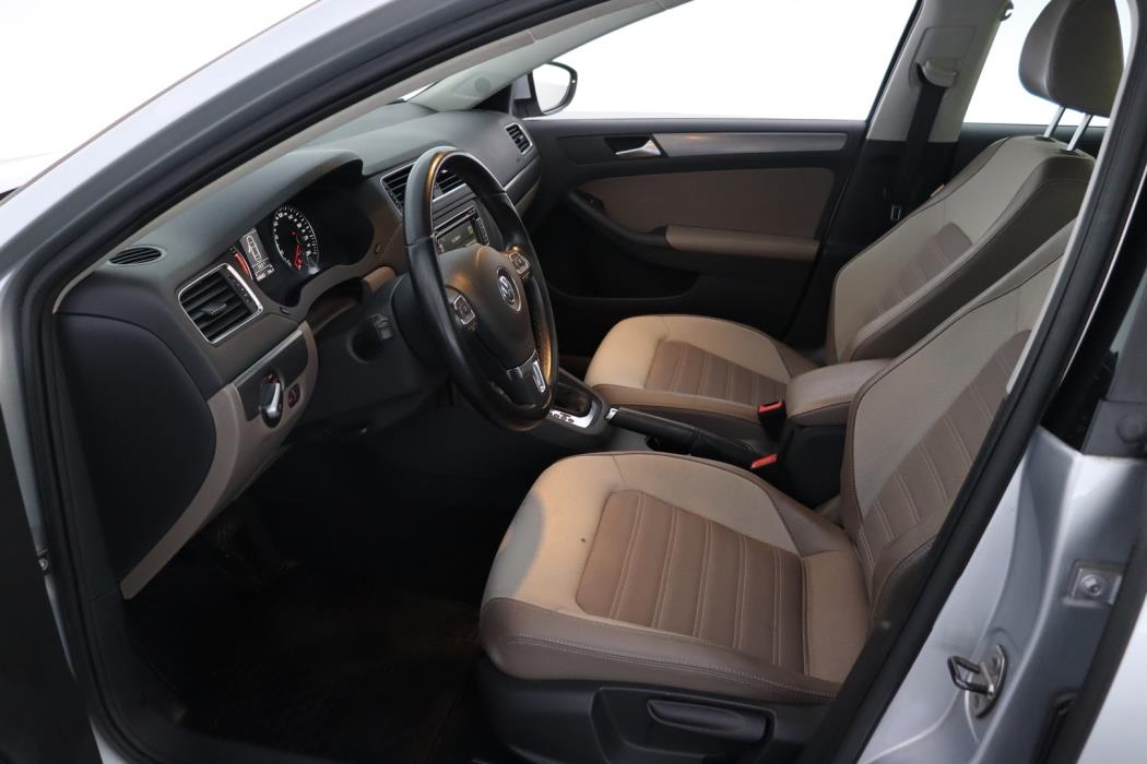 VOLKSWAGEN Jetta 2012