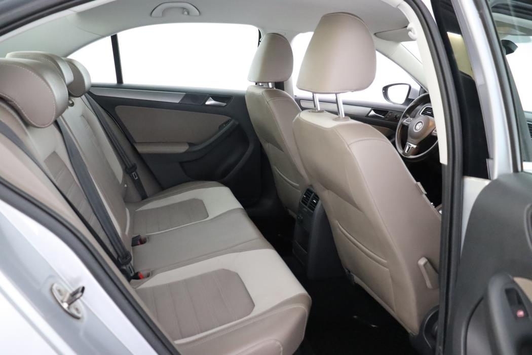 VOLKSWAGEN Jetta 2012