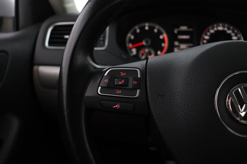 VOLKSWAGEN Jetta 2012