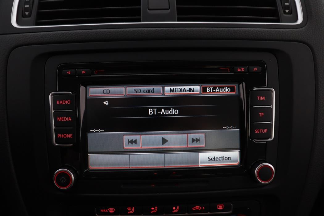 VOLKSWAGEN Jetta 2012