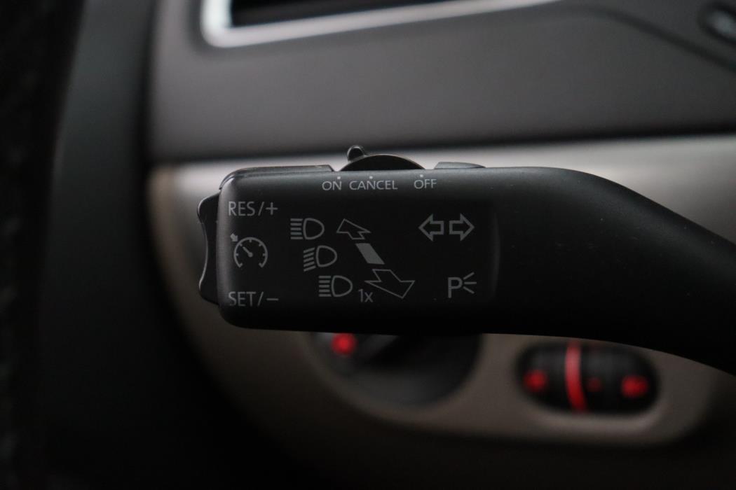 VOLKSWAGEN Jetta 2012