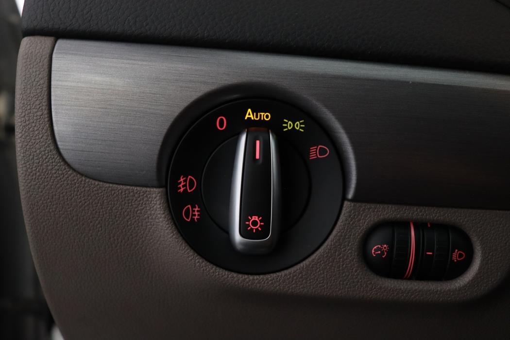 VOLKSWAGEN Jetta 2012