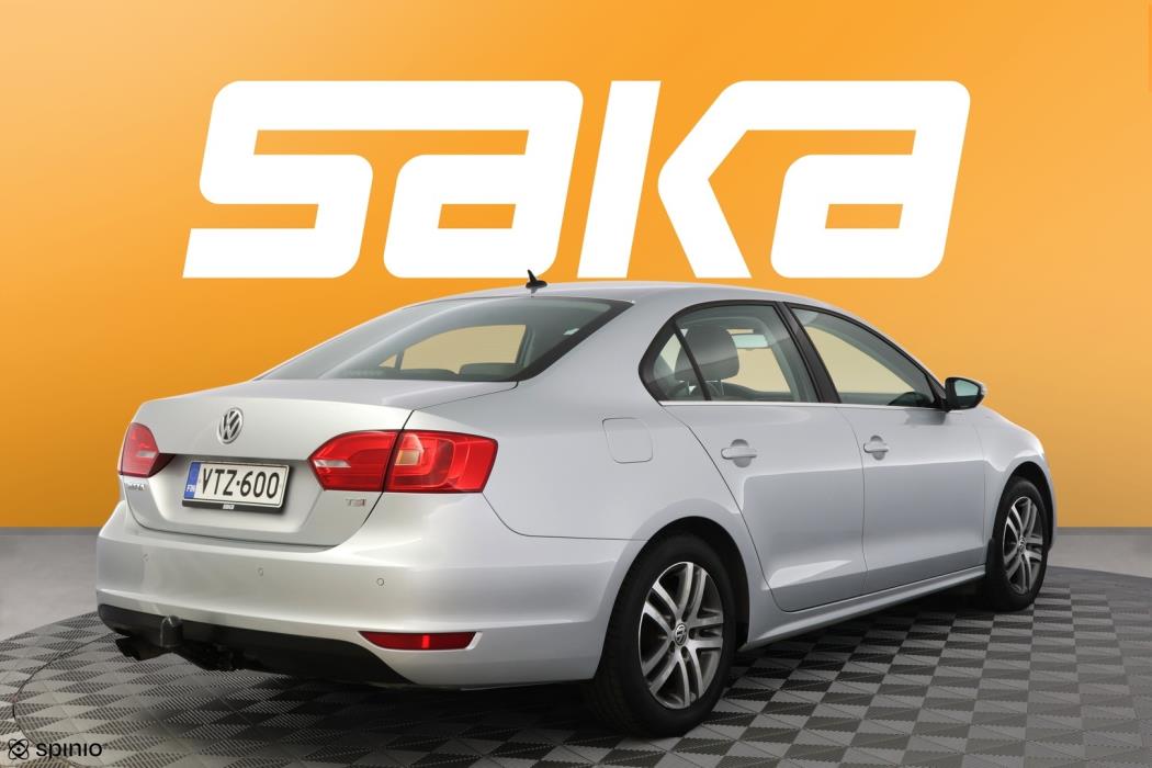 VOLKSWAGEN Jetta 2012