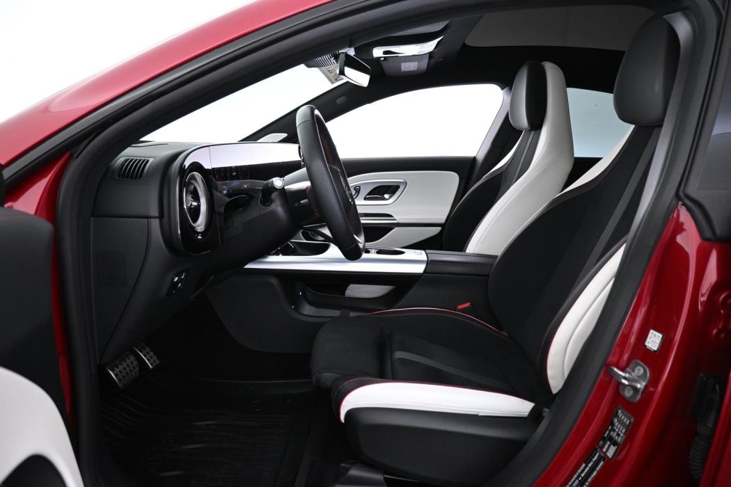 MERCEDES-BENZ CLA 2025