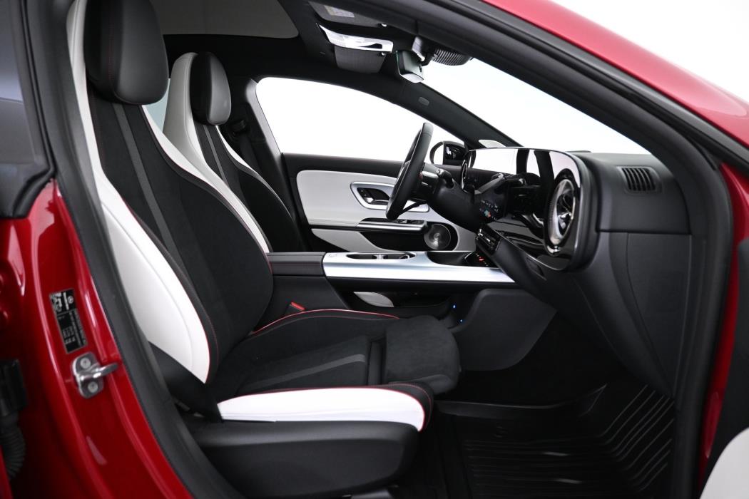 MERCEDES-BENZ CLA 2025