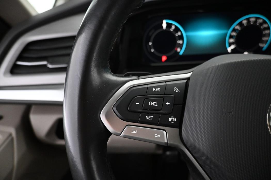VOLKSWAGEN Multivan 2023