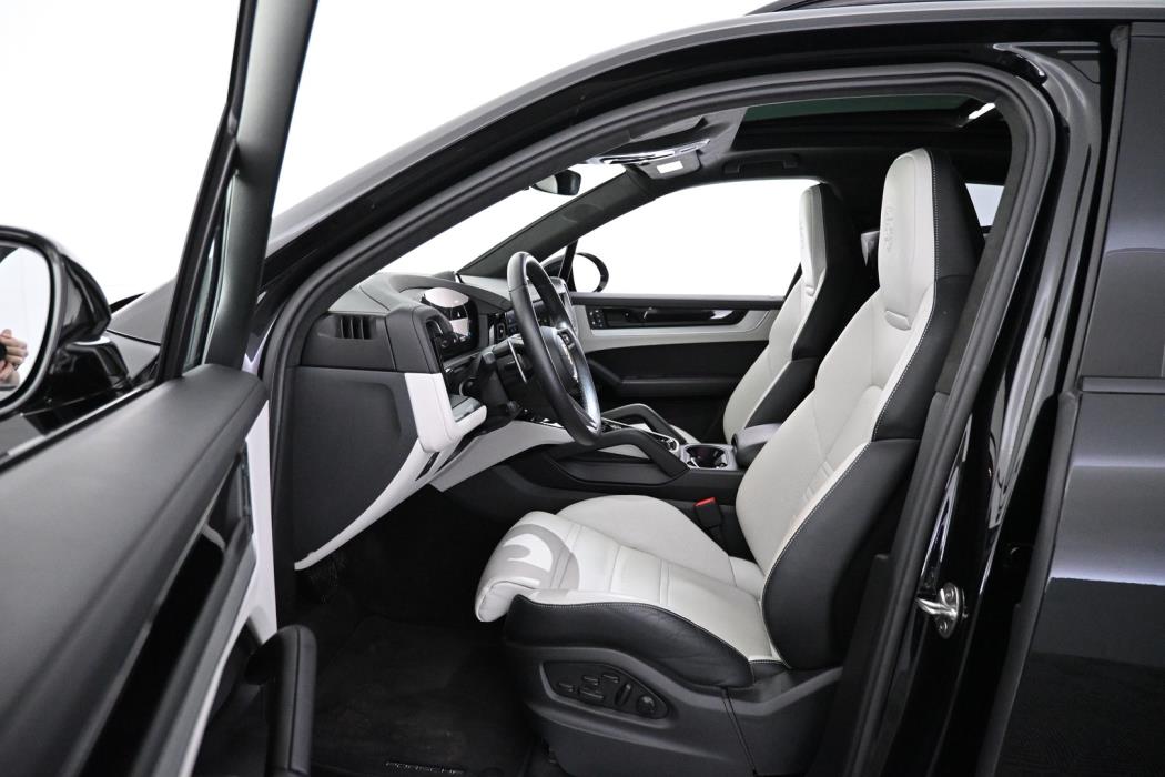 PORSCHE Cayenne 2024