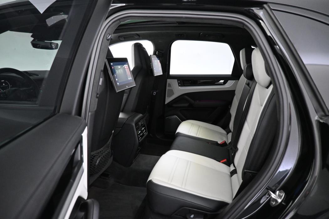 PORSCHE Cayenne 2024