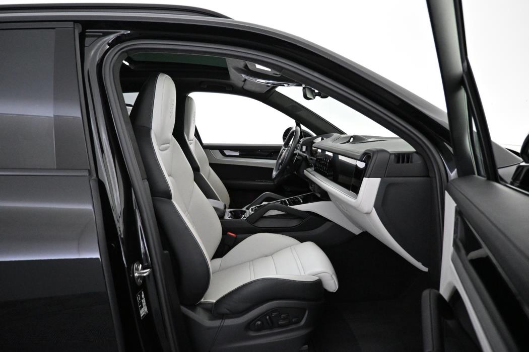 PORSCHE Cayenne 2024