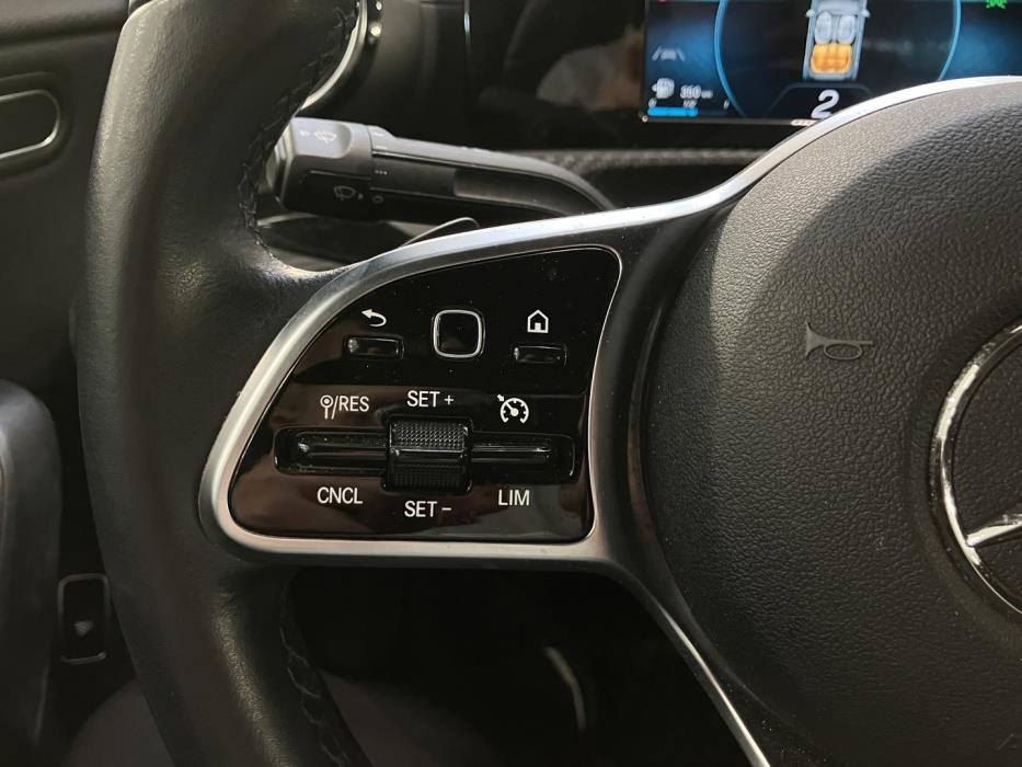 MERCEDES-BENZ A 2022