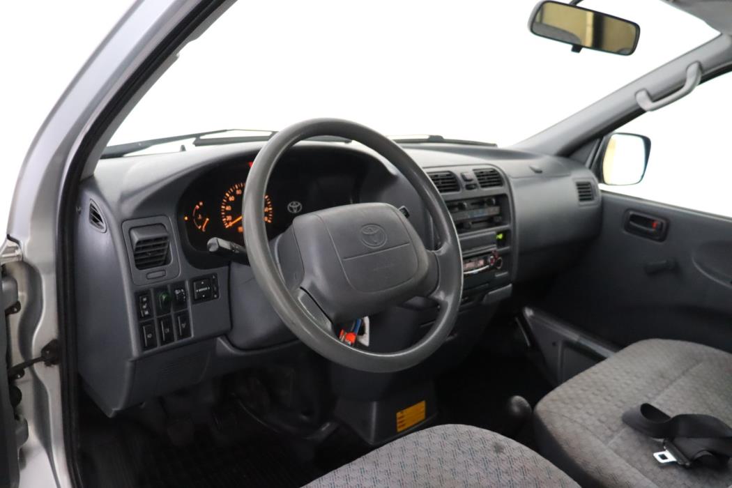 TOYOTA Hiace 2006