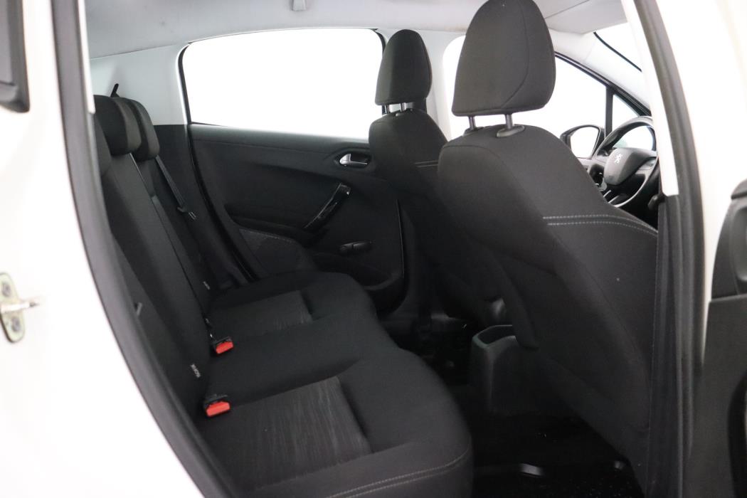 PEUGEOT 208 2014