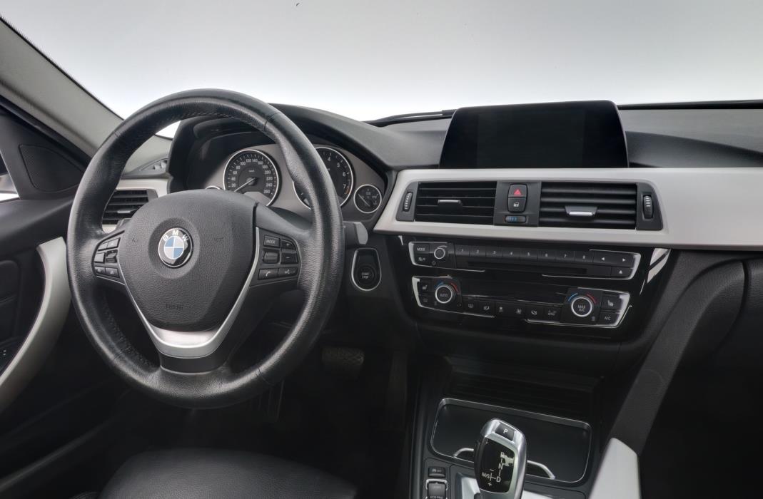BMW 330 2017