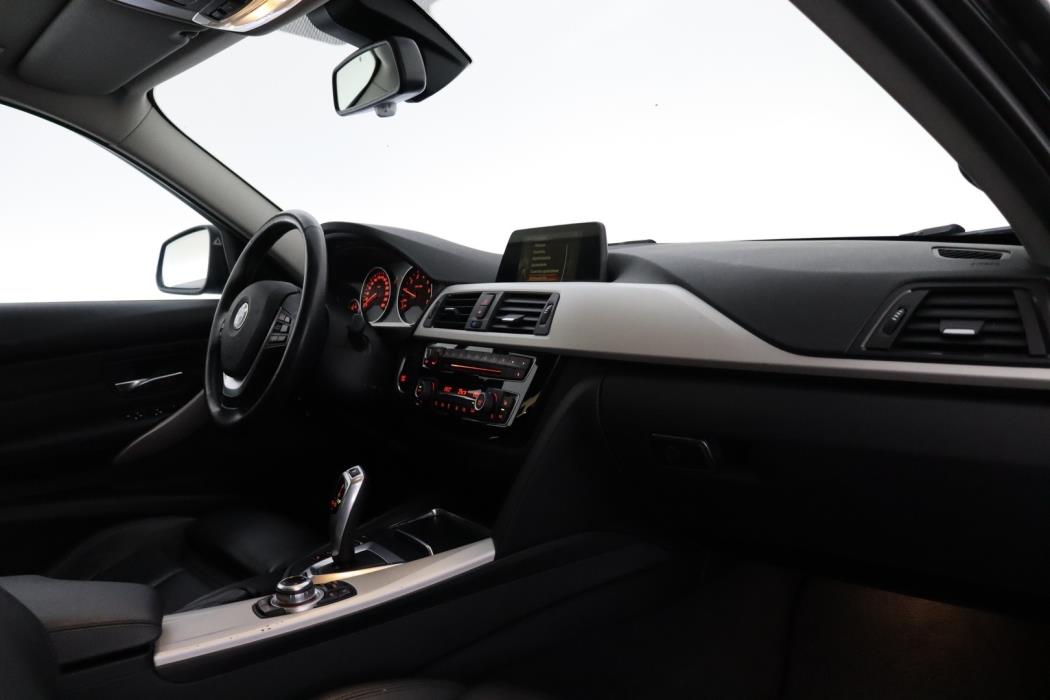 BMW 330 2017