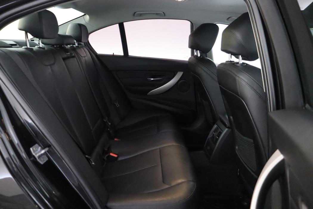 BMW 330 2017