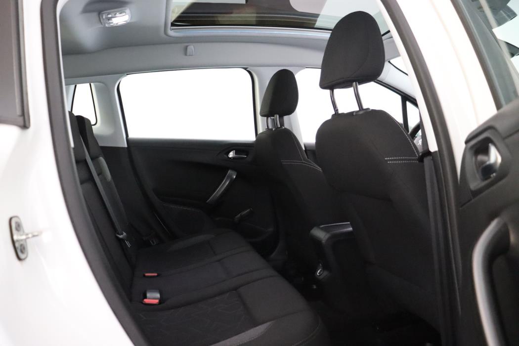 PEUGEOT 2008 2018