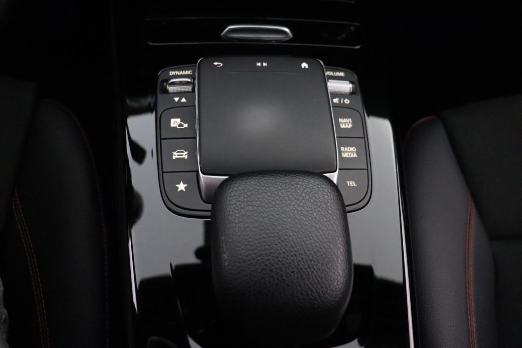 MERCEDES-BENZ A 2021